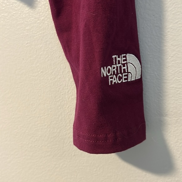 The North Face Women’s Evolution fitted top size Medium NWT - Picture 3 of 6
